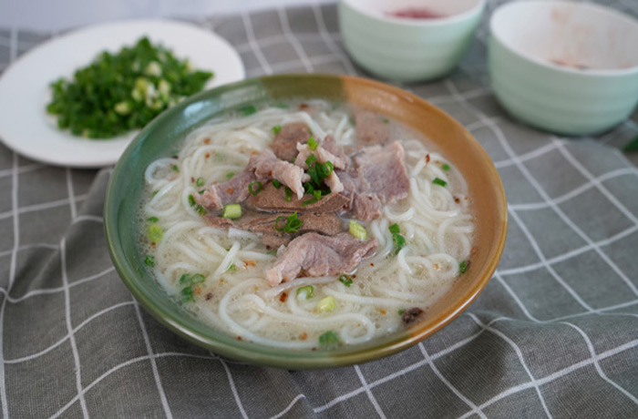铁东原味汤粉王培训